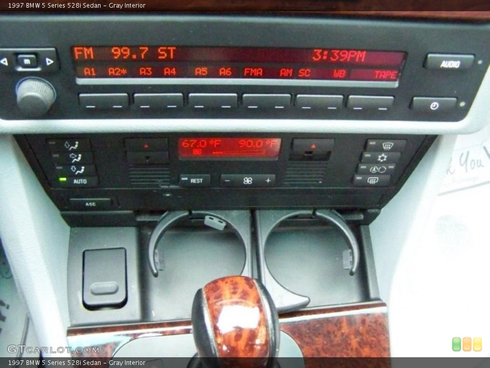 Gray Interior Controls for the 1997 BMW 5 Series 528i Sedan #46401939