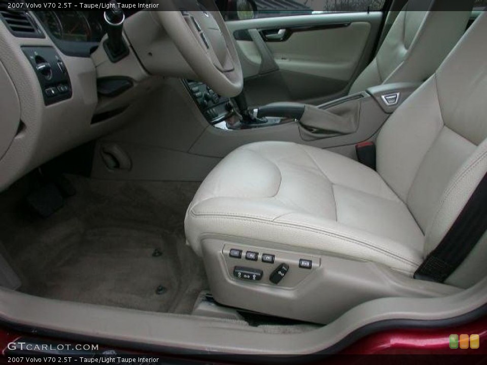 Taupe/Light Taupe Interior Photo for the 2007 Volvo V70 2.5T #46414236