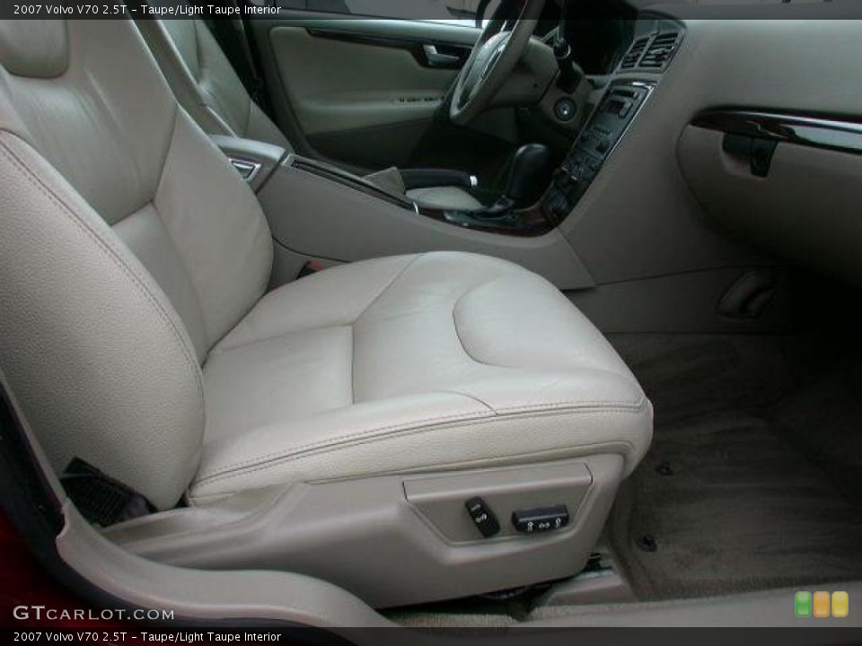 Taupe/Light Taupe Interior Photo for the 2007 Volvo V70 2.5T #46414248