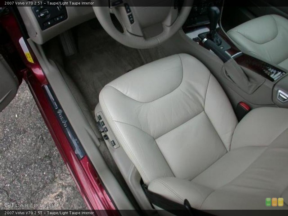 Taupe/Light Taupe Interior Photo for the 2007 Volvo V70 2.5T #46414422