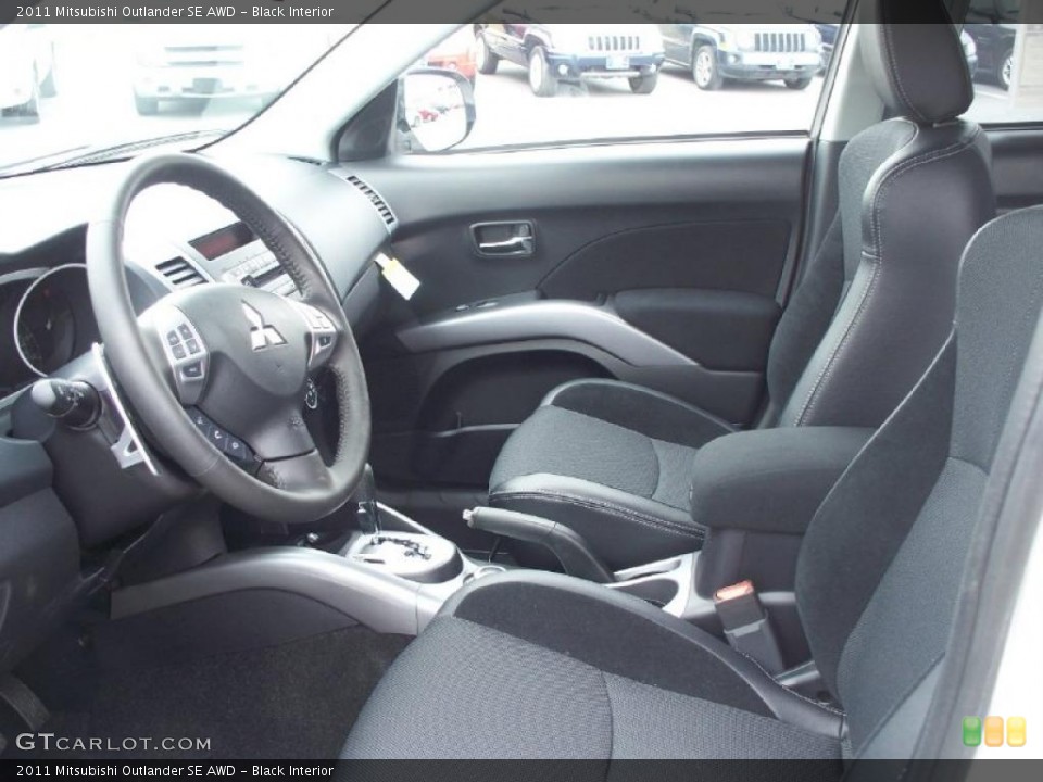 Black Interior Photo for the 2011 Mitsubishi Outlander SE AWD #46415379