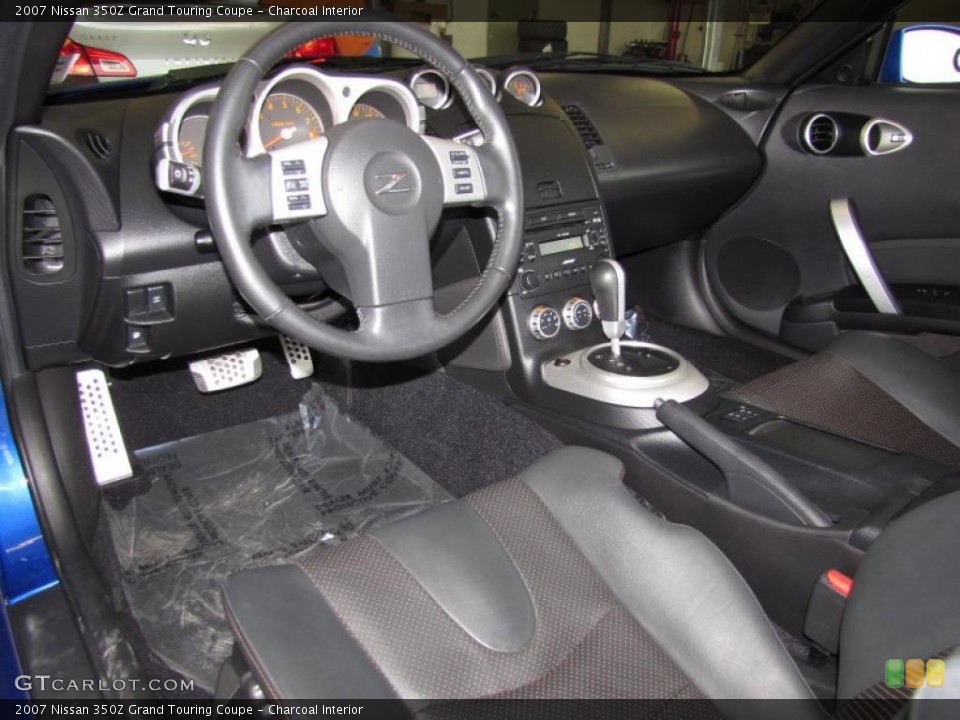 Charcoal Interior Photo for the 2007 Nissan 350Z Grand Touring Coupe #46423197