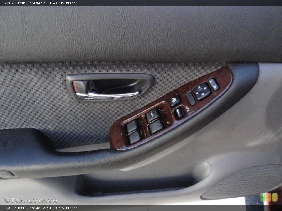 Gray Interior Controls for the 2002 Subaru Forester 2.5 L #46430181