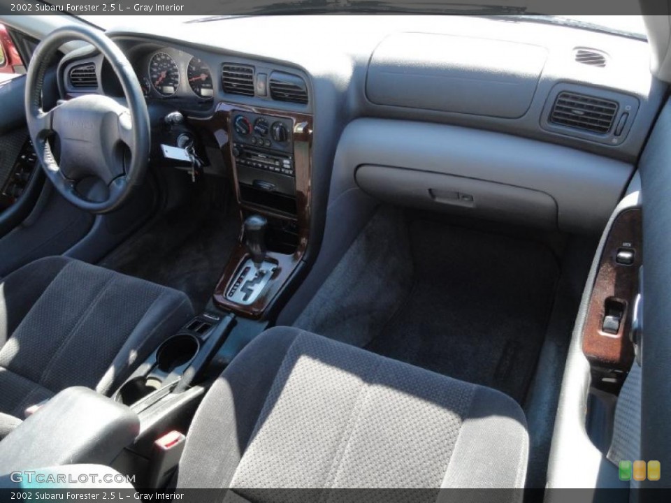 Gray Interior Photo for the 2002 Subaru Forester 2.5 L #46430241