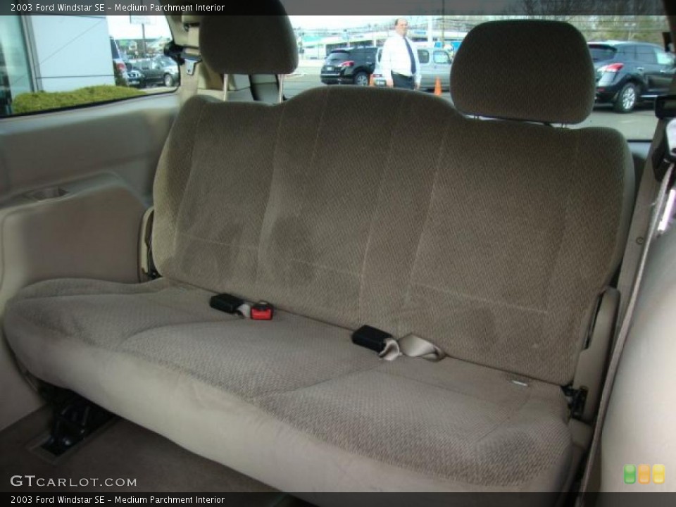 Medium Parchment Interior Photo for the 2003 Ford Windstar SE #46432506