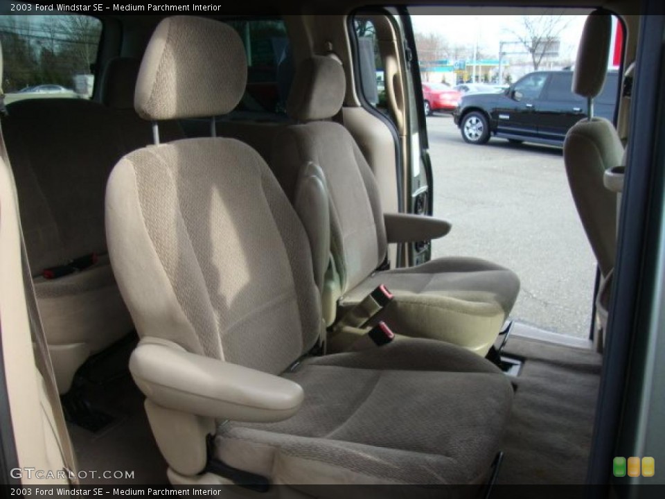 Medium Parchment Interior Photo for the 2003 Ford Windstar SE #46432542