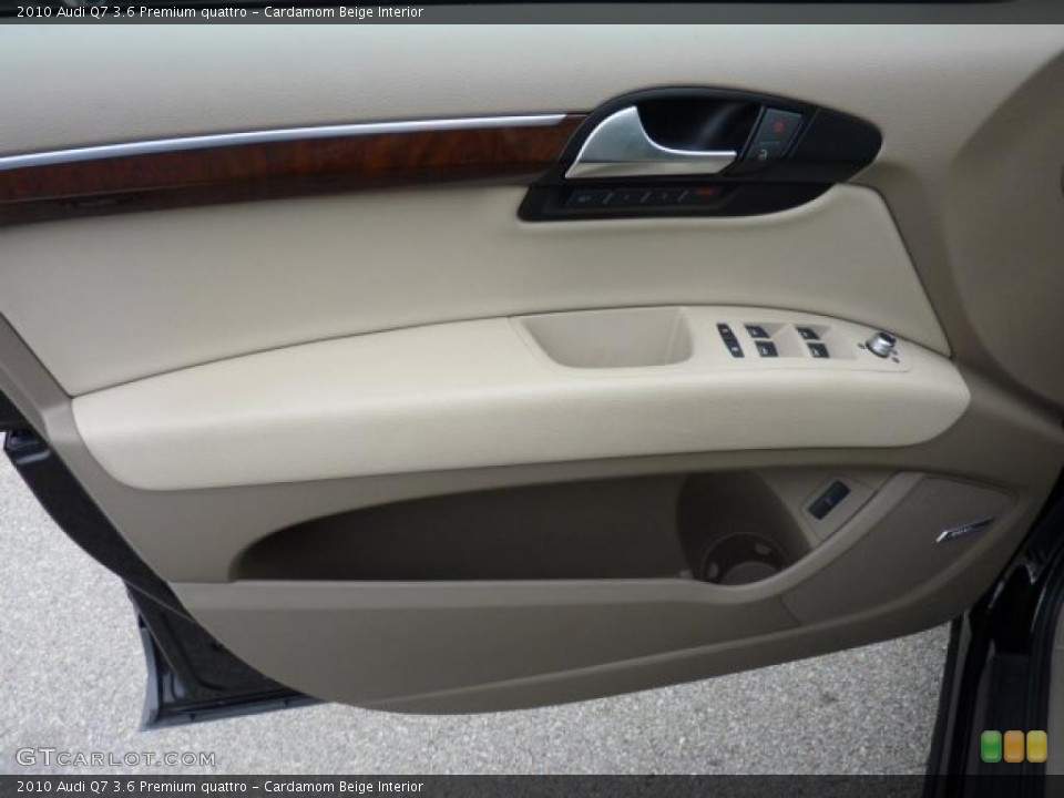 Cardamom Beige Interior Door Panel for the 2010 Audi Q7 3.6 Premium quattro #46434555