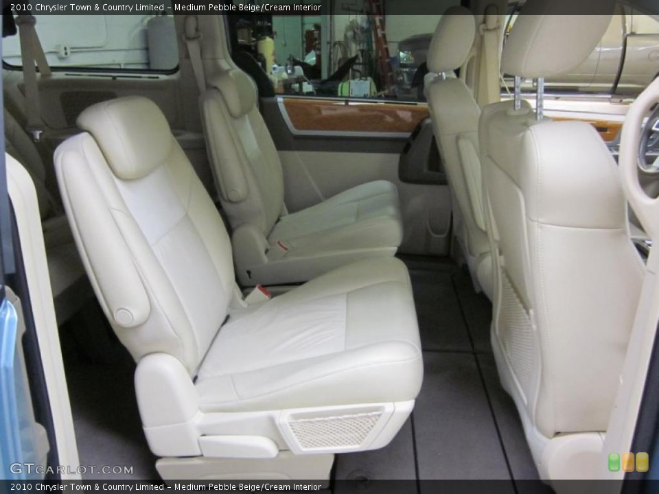 Medium Pebble Beige/Cream Interior Photo for the 2010 Chrysler Town & Country Limited #46436370