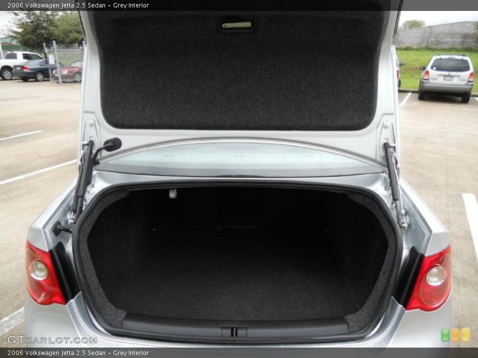 Grey Interior Trunk for the 2006 Volkswagen Jetta 2.5 Sedan #46438245
