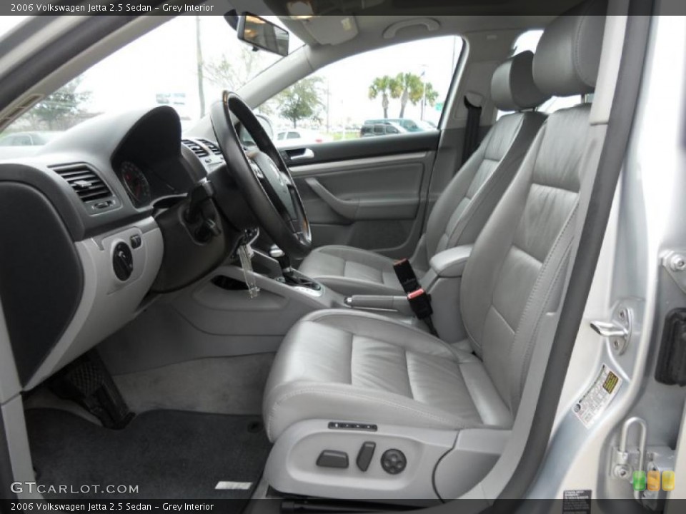 Grey Interior Photo for the 2006 Volkswagen Jetta 2.5 Sedan #46438281