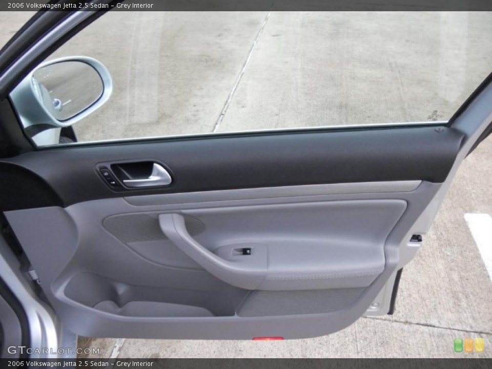 Grey Interior Door Panel for the 2006 Volkswagen Jetta 2.5 Sedan #46438296