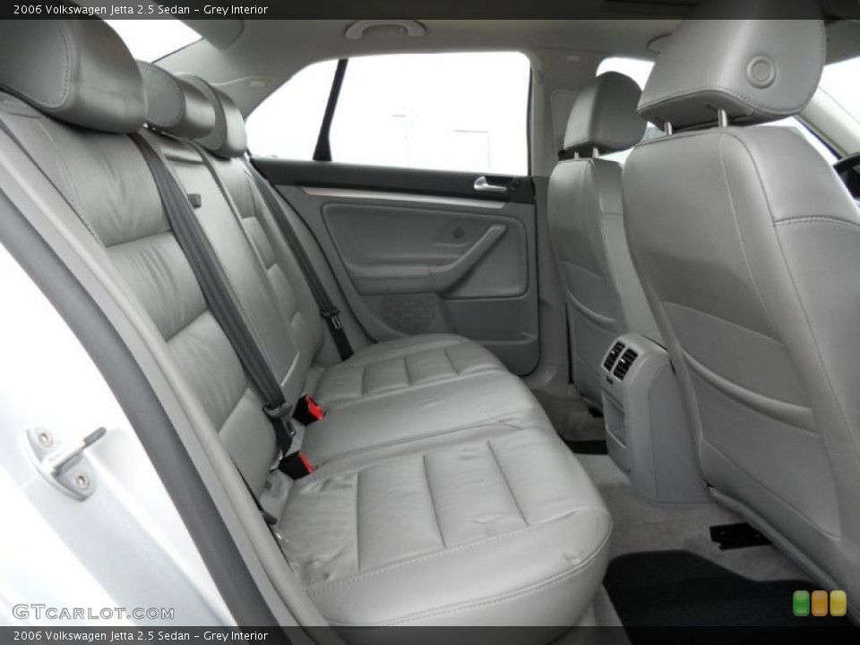 Grey Interior Photo for the 2006 Volkswagen Jetta 2.5 Sedan #46438338