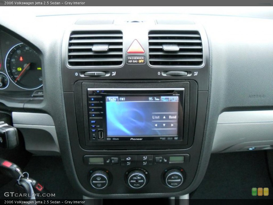 Grey Interior Controls for the 2006 Volkswagen Jetta 2.5 Sedan #46438368