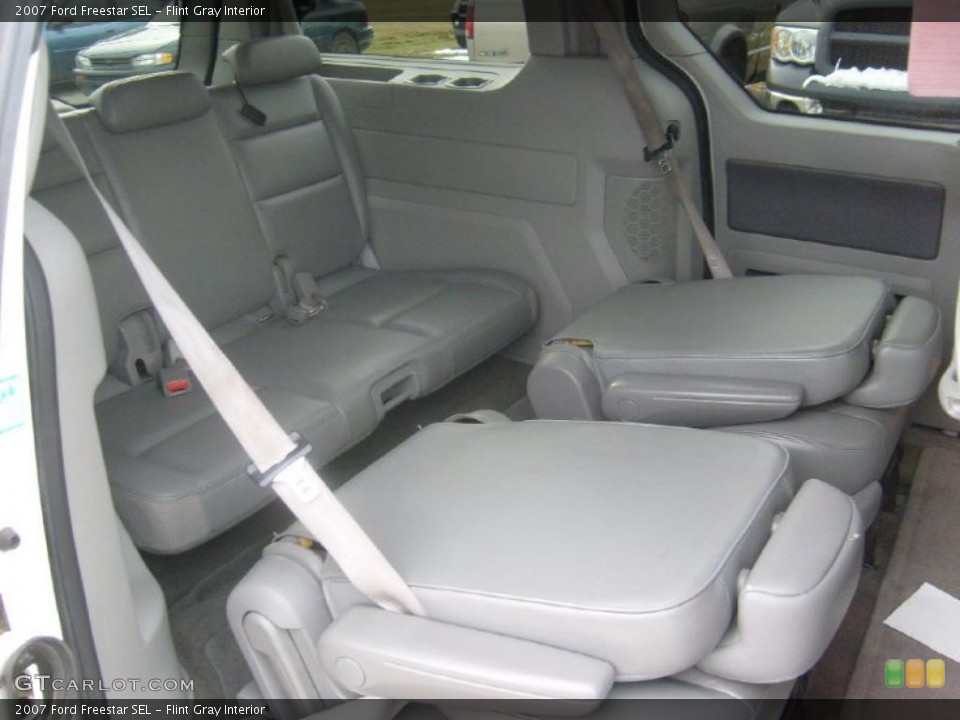 Flint Gray Interior Photo for the 2007 Ford Freestar SEL #46440633