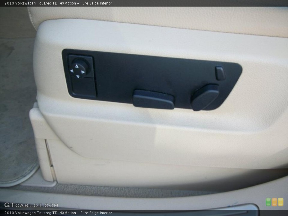 Pure Beige Interior Controls for the 2010 Volkswagen Touareg TDI 4XMotion #46443807