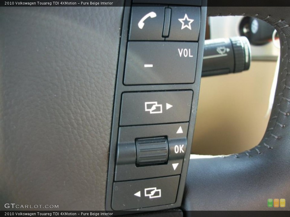 Pure Beige Interior Controls for the 2010 Volkswagen Touareg TDI 4XMotion #46443849