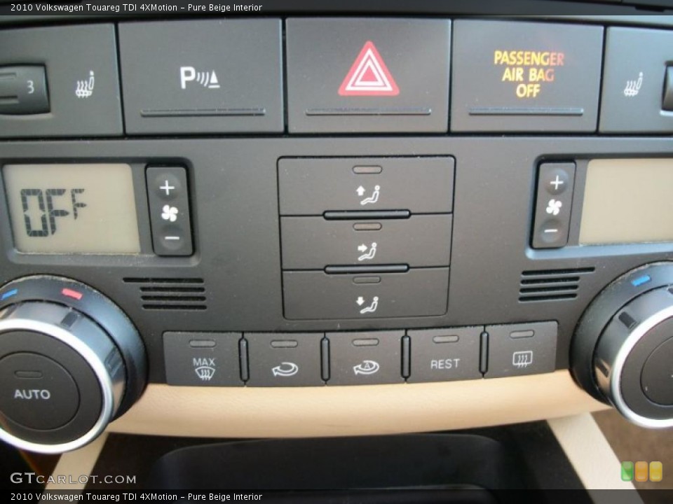 Pure Beige Interior Controls for the 2010 Volkswagen Touareg TDI 4XMotion #46443948
