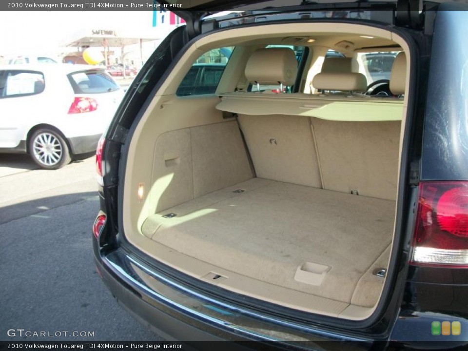 Pure Beige Interior Trunk for the 2010 Volkswagen Touareg TDI 4XMotion #46444104