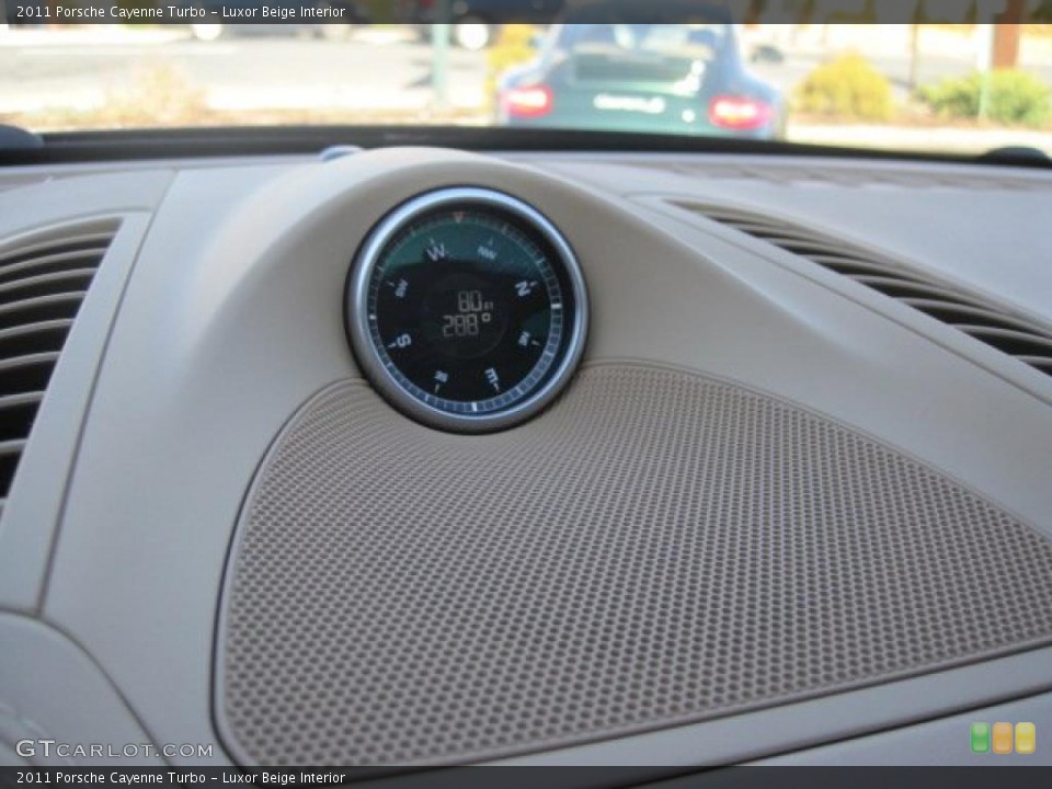 Luxor Beige Interior Gauges for the 2011 Porsche Cayenne Turbo #46444902