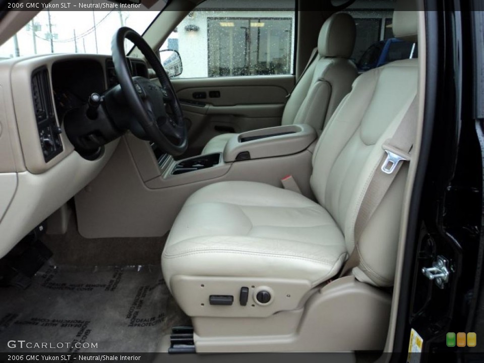 Neutral/Shale Interior Photo for the 2006 GMC Yukon SLT #46451577