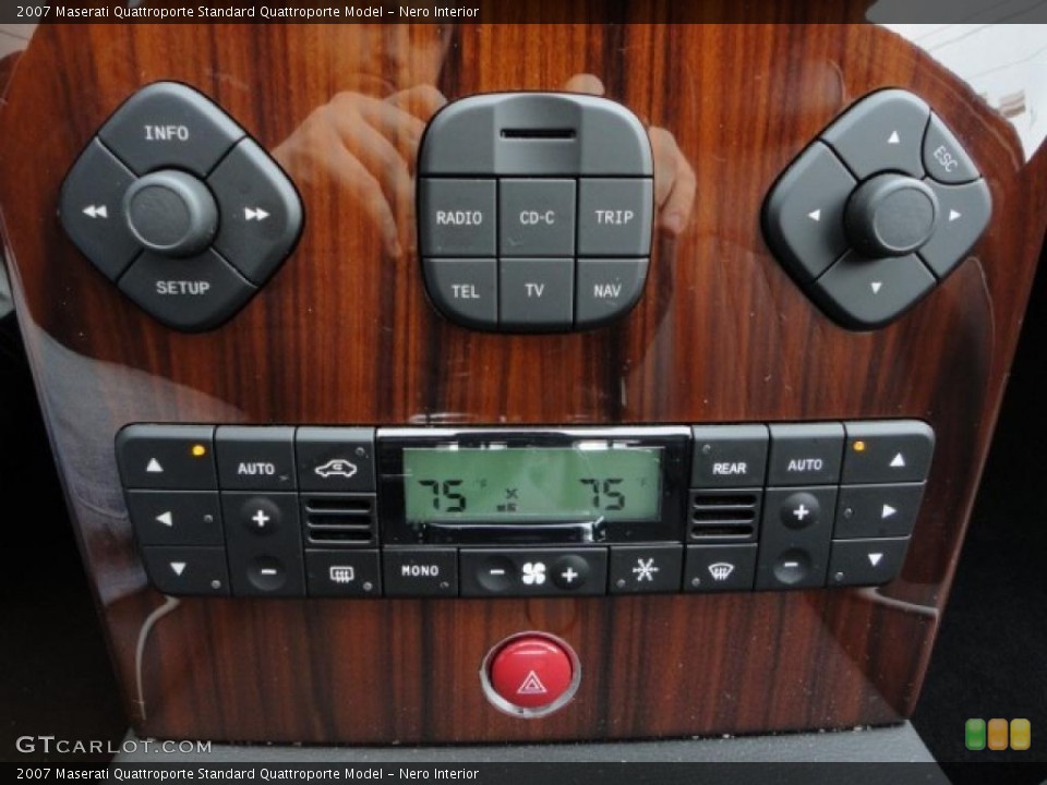 Nero Interior Controls for the 2007 Maserati Quattroporte  #46459041