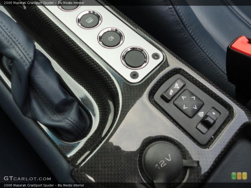 Blu Medio Interior Controls for the 2006 Maserati GranSport Spyder #46459677