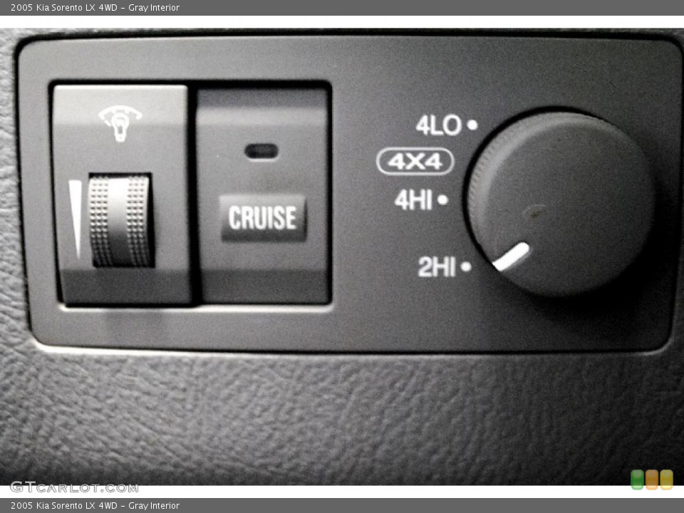 Gray Interior Controls for the 2005 Kia Sorento LX 4WD #46465983