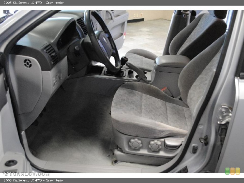 Gray Interior Photo for the 2005 Kia Sorento LX 4WD #46466100