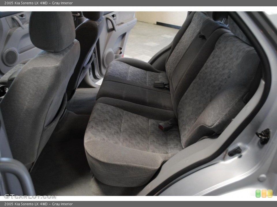 Gray Interior Photo for the 2005 Kia Sorento LX 4WD #46466130