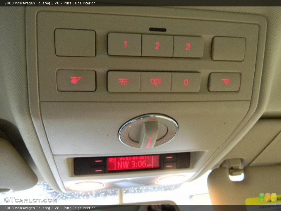 Pure Beige Interior Controls for the 2008 Volkswagen Touareg 2 V8 #46466796