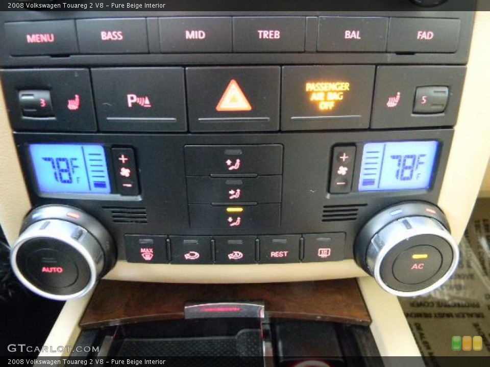 Pure Beige Interior Controls for the 2008 Volkswagen Touareg 2 V8 #46466844