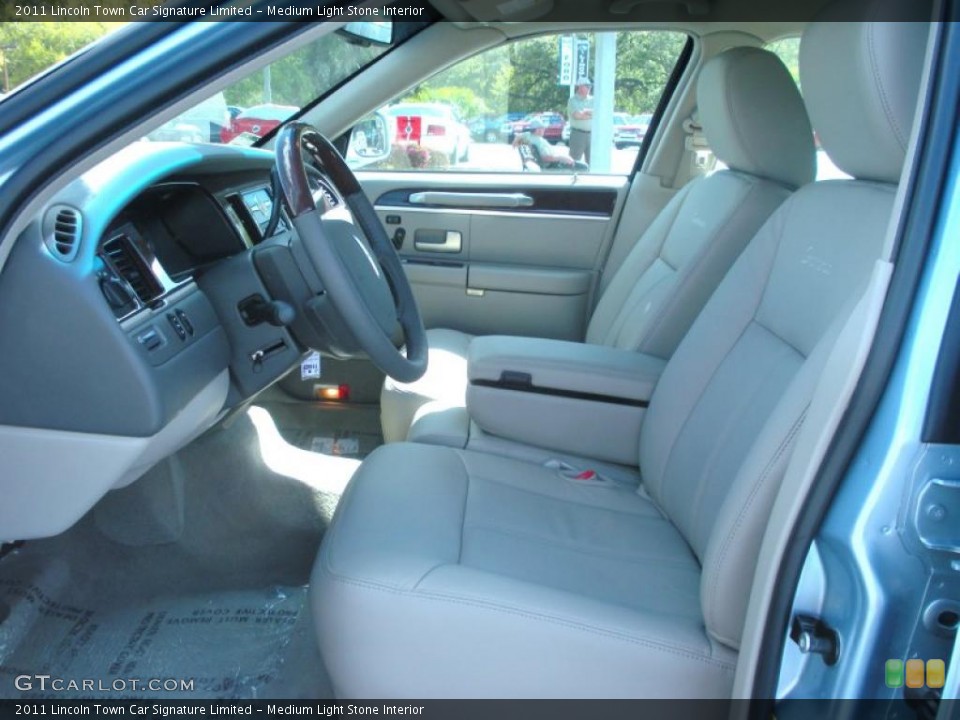 Medium Light Stone Interior Photo for the 2011 Lincoln Town Car Signature Limited #46476759