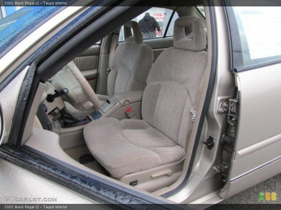 Taupe Interior Photo for the 2002 Buick Regal LS #46485586