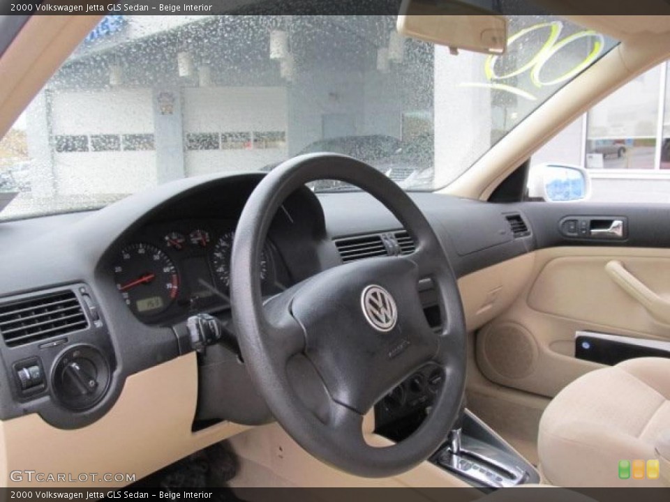 Beige Interior Photo for the 2000 Volkswagen Jetta GLS Sedan #46492764