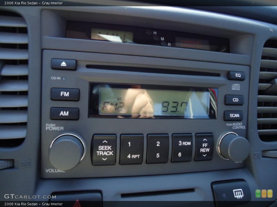 Gray Interior Controls for the 2006 Kia Rio Sedan #46497183