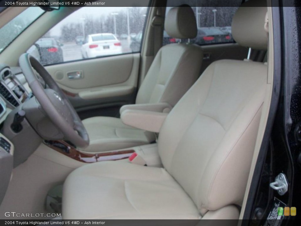 Ash Interior Photo for the 2004 Toyota Highlander Limited V6 4WD #46503548