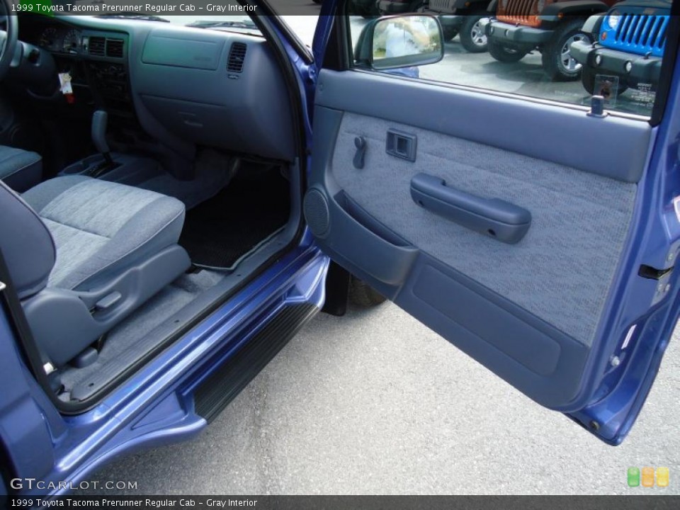 Gray Interior Photo for the 1999 Toyota Tacoma Prerunner Regular Cab #46514490