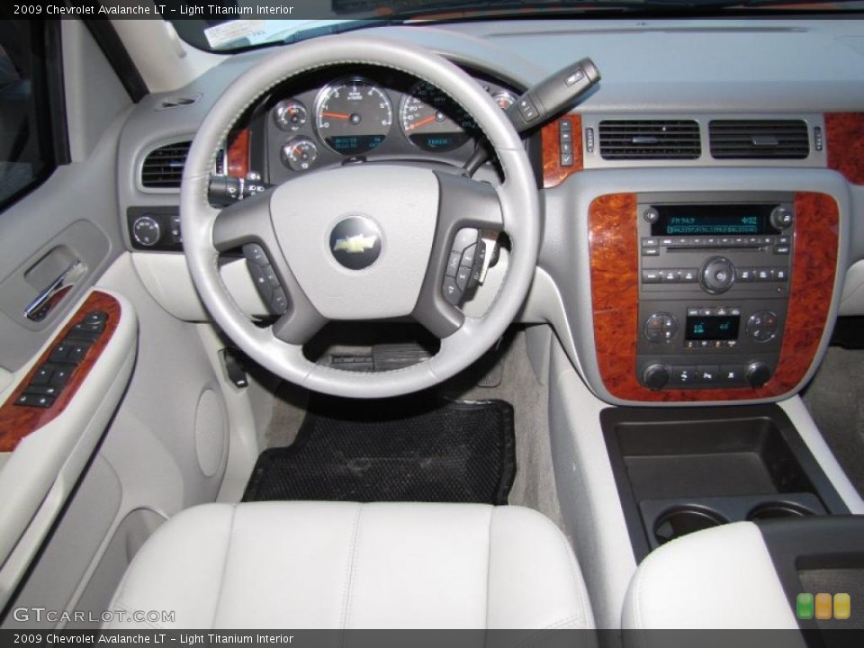 Light Titanium Interior Dashboard for the 2009 Chevrolet Avalanche LT #46533288