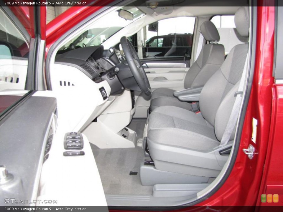 Aero Grey Interior Photo for the 2009 Volkswagen Routan S #46533465