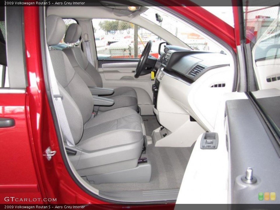 Aero Grey Interior Photo for the 2009 Volkswagen Routan S #46533480