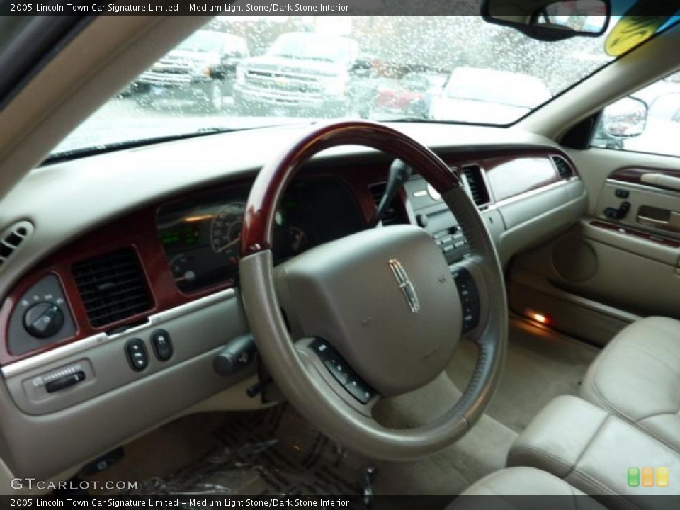 Medium Light Stone/Dark Stone Interior Dashboard for the 2005 Lincoln Town Car Signature Limited #46541523