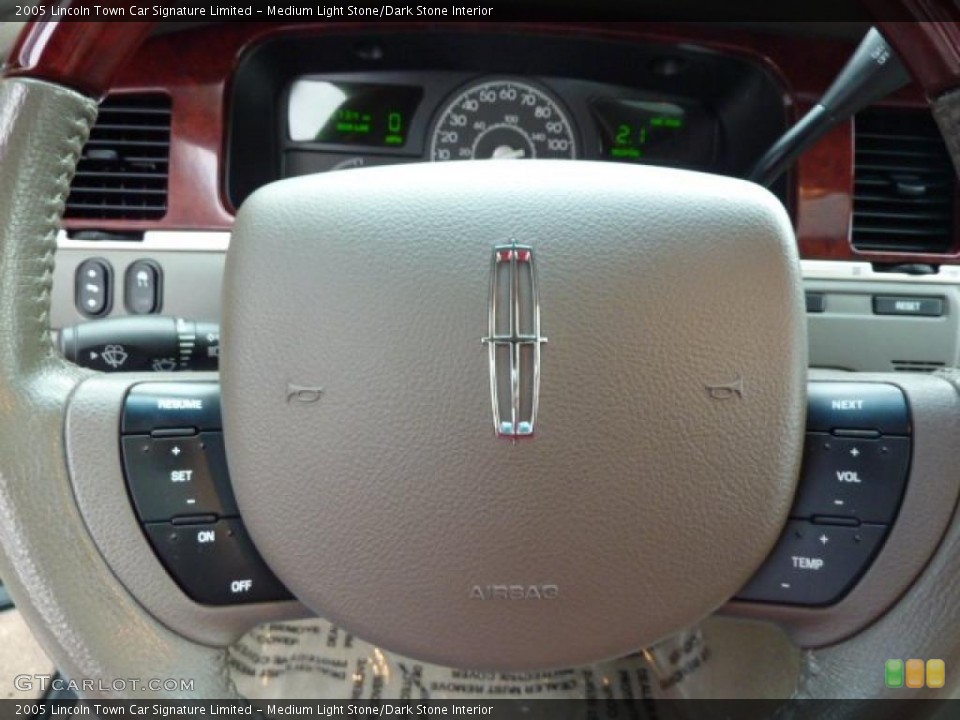 Medium Light Stone/Dark Stone Interior Controls for the 2005 Lincoln Town Car Signature Limited #46541682
