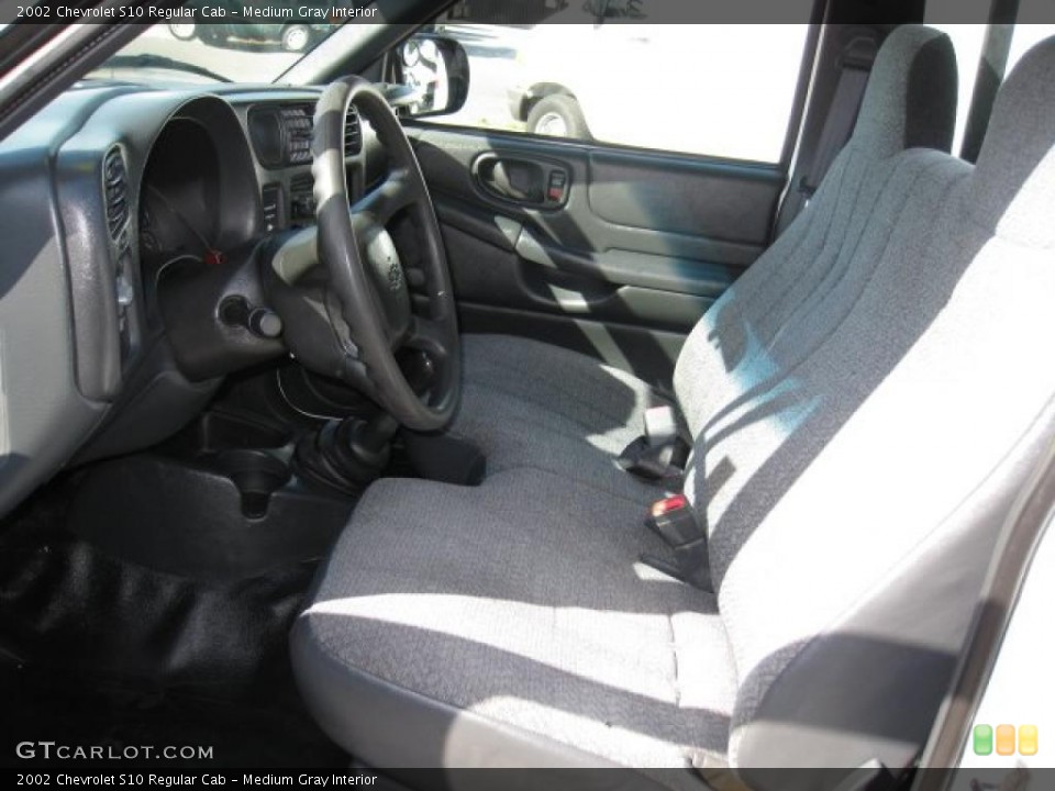 Medium Gray Interior Photo for the 2002 Chevrolet S10 Regular Cab #46547102