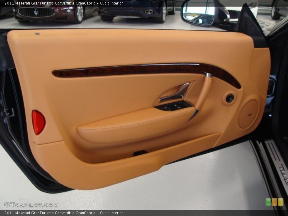 Cuoio Interior Door Panel for the 2011 Maserati GranTurismo Convertible GranCabrio #46549208