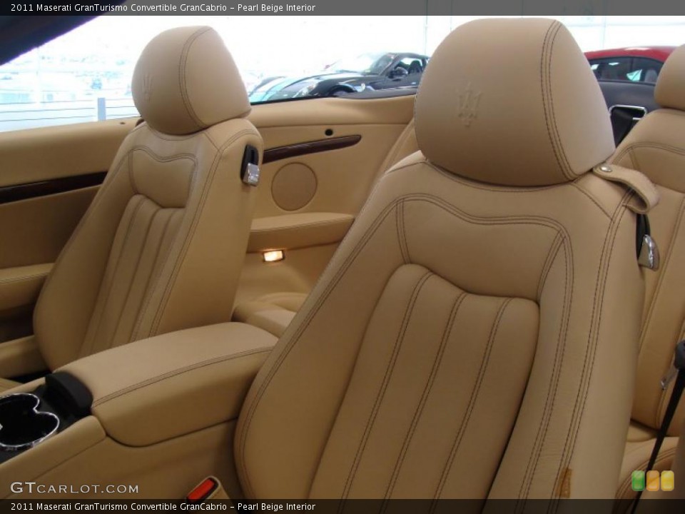 Pearl Beige Interior Photo for the 2011 Maserati GranTurismo Convertible GranCabrio #46549355