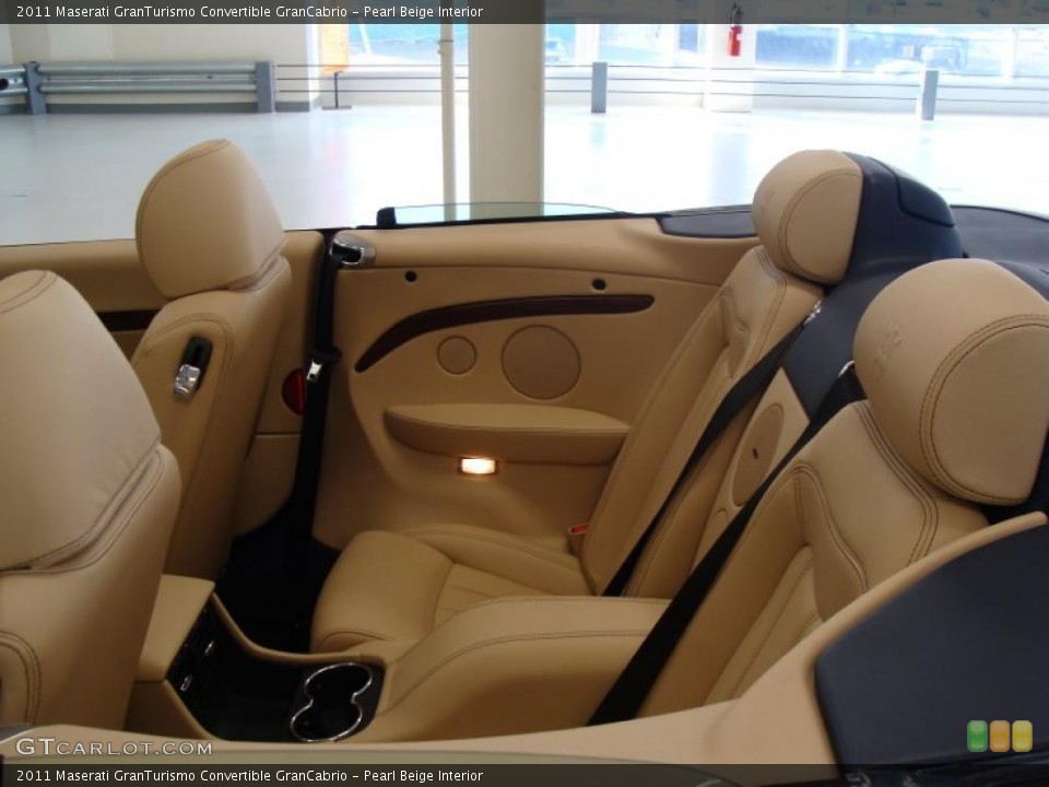 Pearl Beige Interior Photo for the 2011 Maserati GranTurismo Convertible GranCabrio #46549373