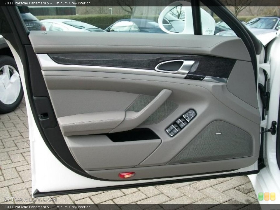 Platinum Grey Interior Door Panel for the 2011 Porsche Panamera S #46550384