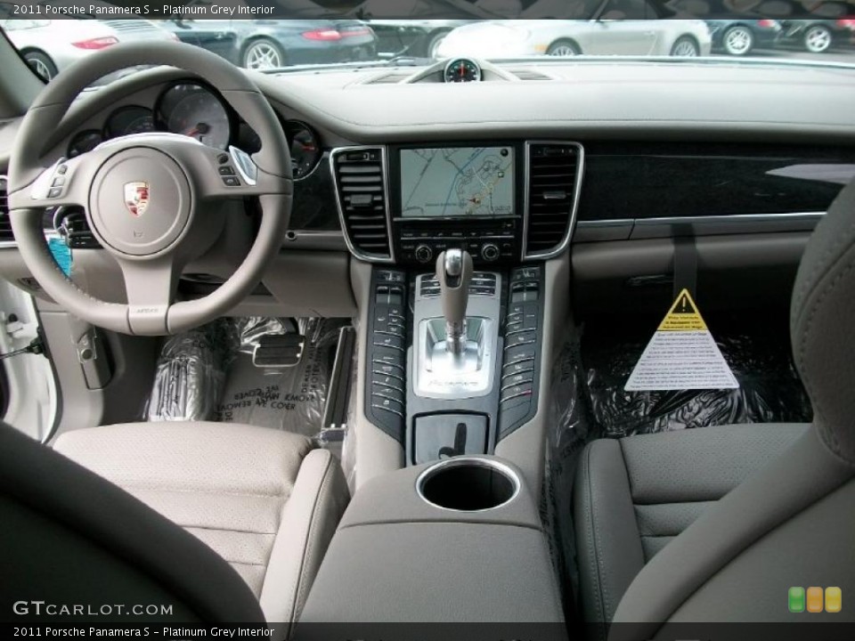 Platinum Grey Interior Dashboard for the 2011 Porsche Panamera S #46550471