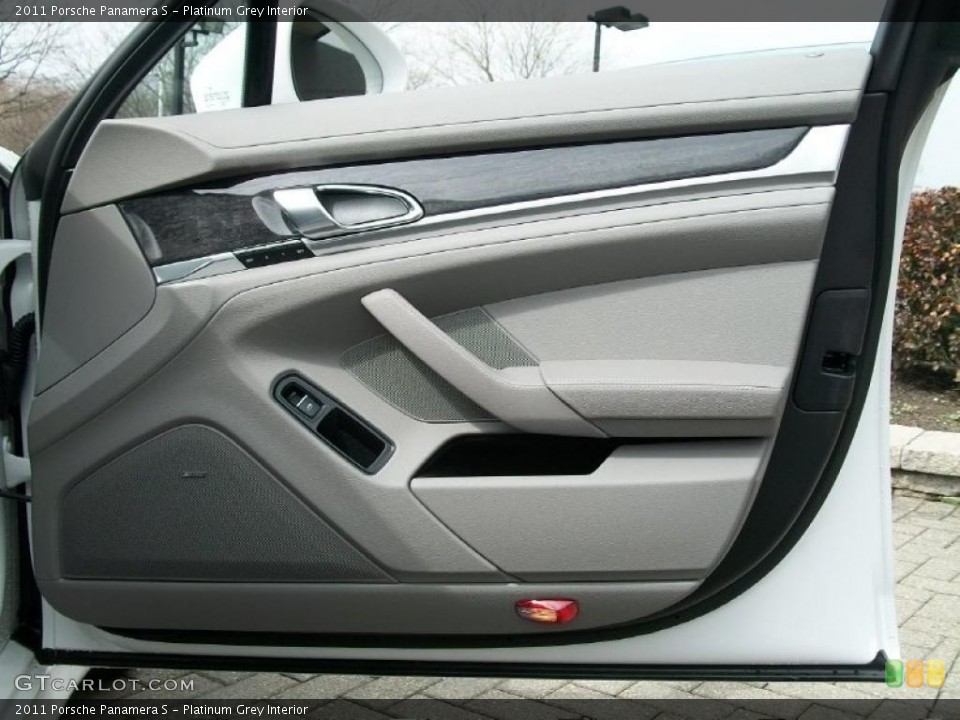 Platinum Grey Interior Door Panel for the 2011 Porsche Panamera S #46550639