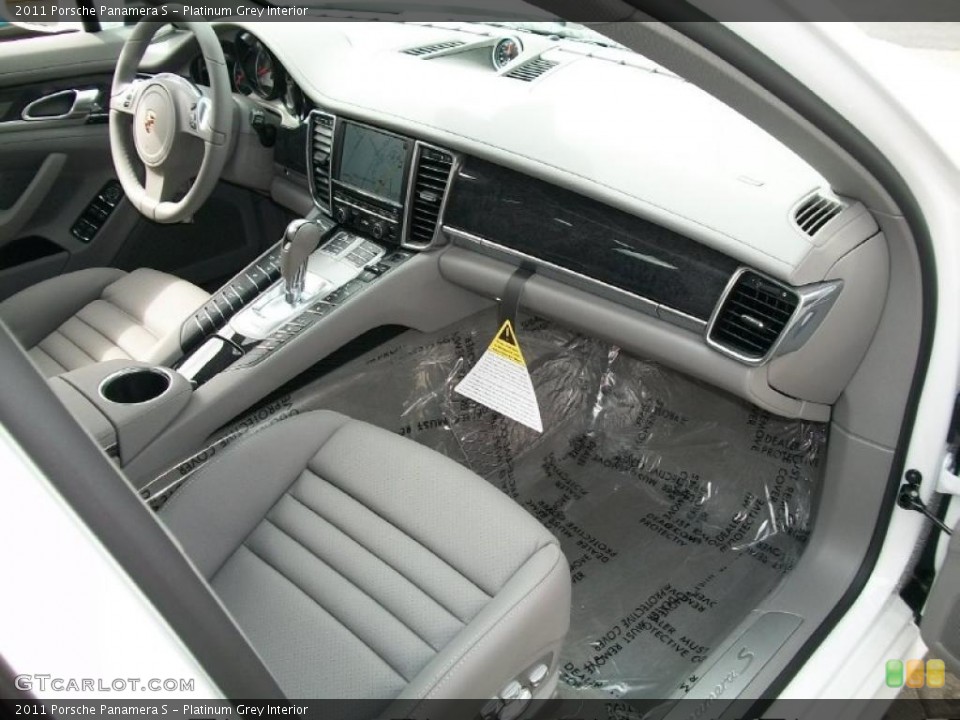 Platinum Grey Interior Photo for the 2011 Porsche Panamera S #46550651